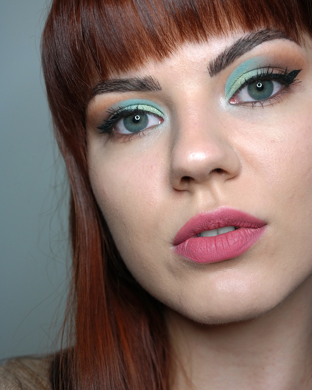 Mintunvihreä half cut crease silmämeikki